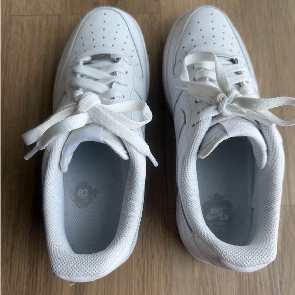 Women Size 8 White Air Force 1s Sneakers - Picture 11 of 16